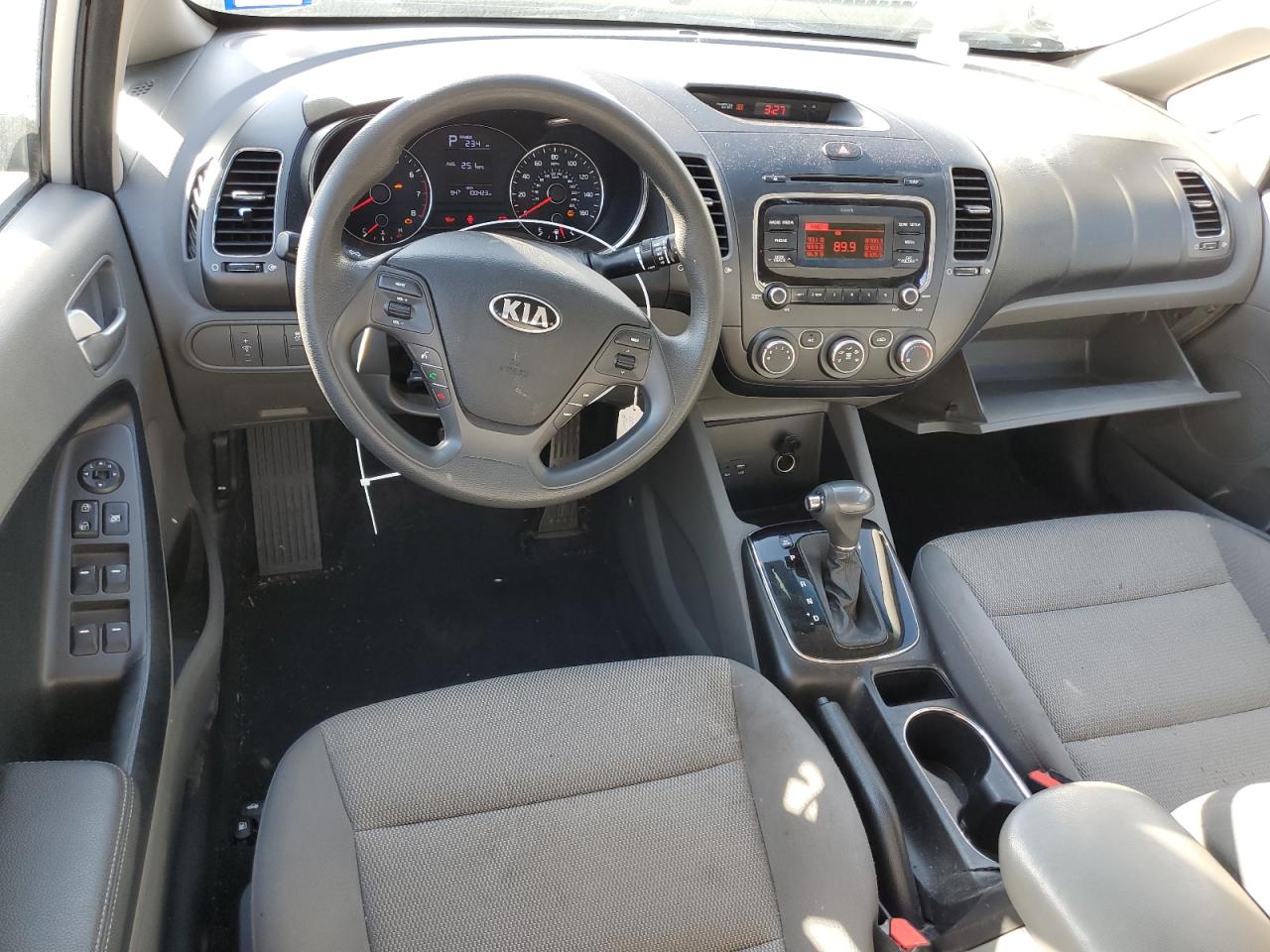 2017 Kia Forte - Image 8