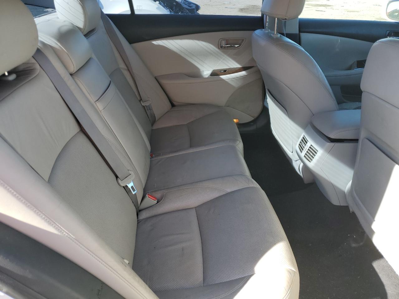2010 Lexus ES - Image 10