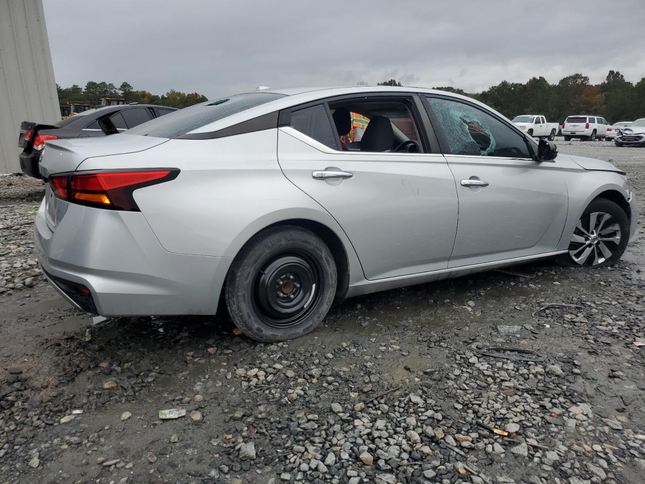 2020 Nissan Altima - Image 3