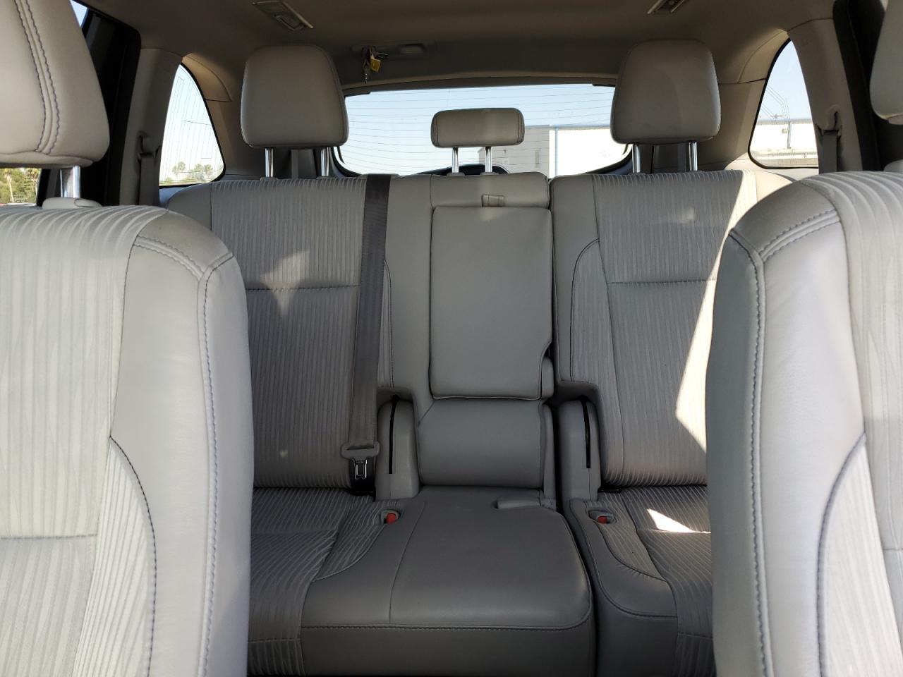 2017 Toyota Highlander - Image 10