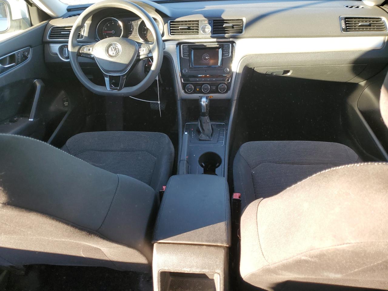 2016 Volkswagen Passat - Image 8
