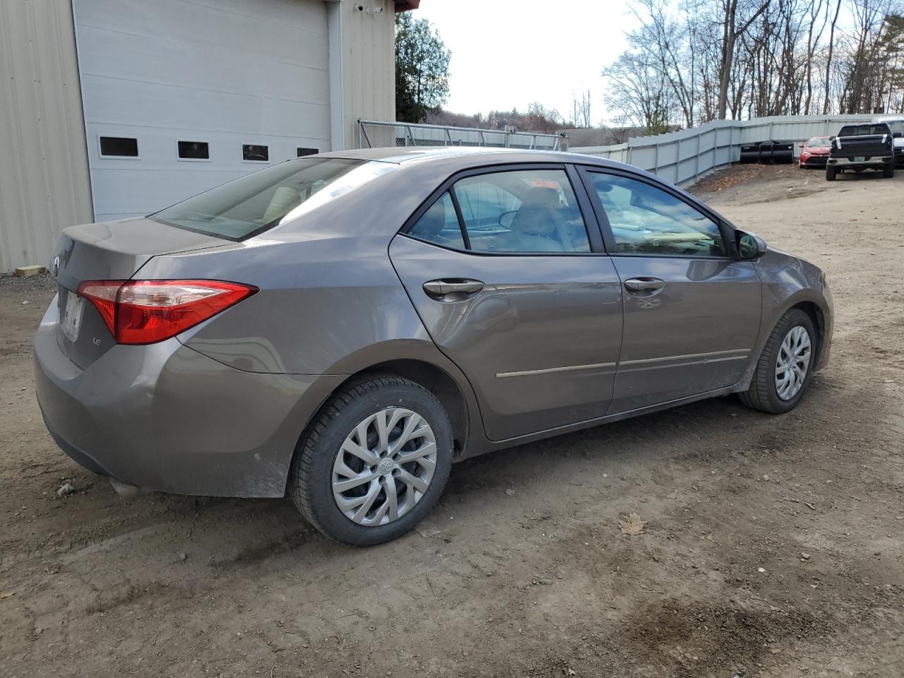 VIN 2T1BURHE9JC972267 2018 TOYOTA COROLLA no.3