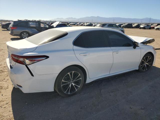  TOYOTA CAMRY 2018 Белы