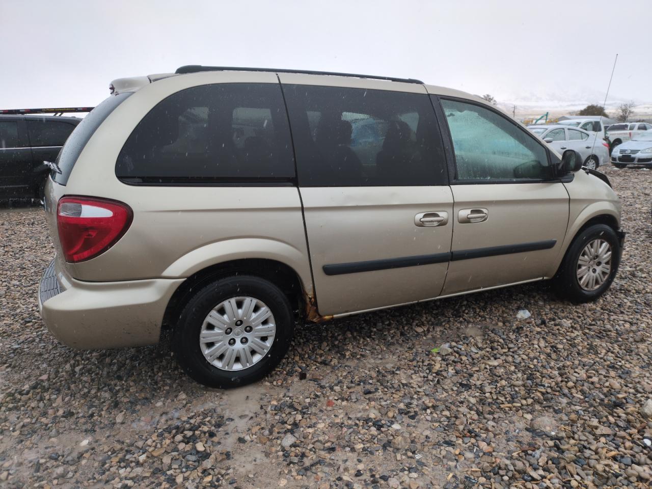 2005 Chrysler Town & Country - Image 3