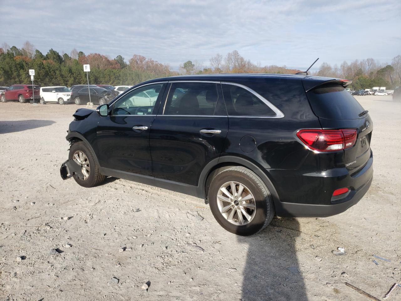 5XYPG4A31KG561945 2019 KIA SORENTO - Image 2