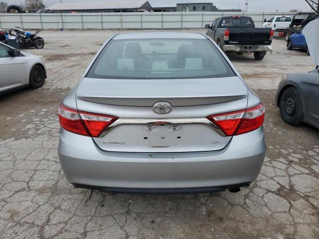  TOYOTA CAMRY 2017 Srebrny