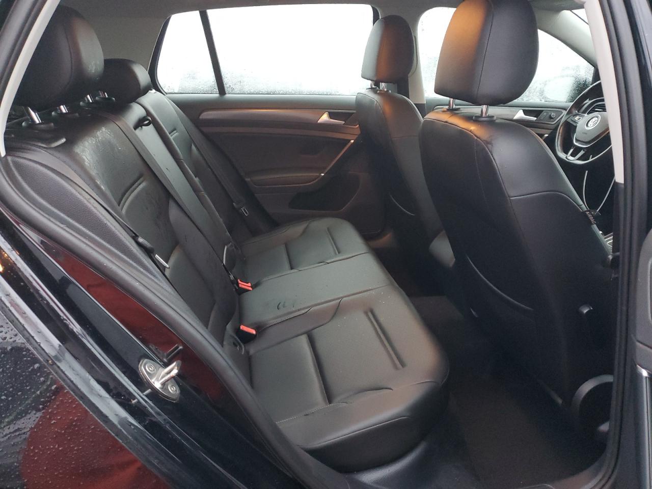 2019 Volkswagen Golf - Image 10