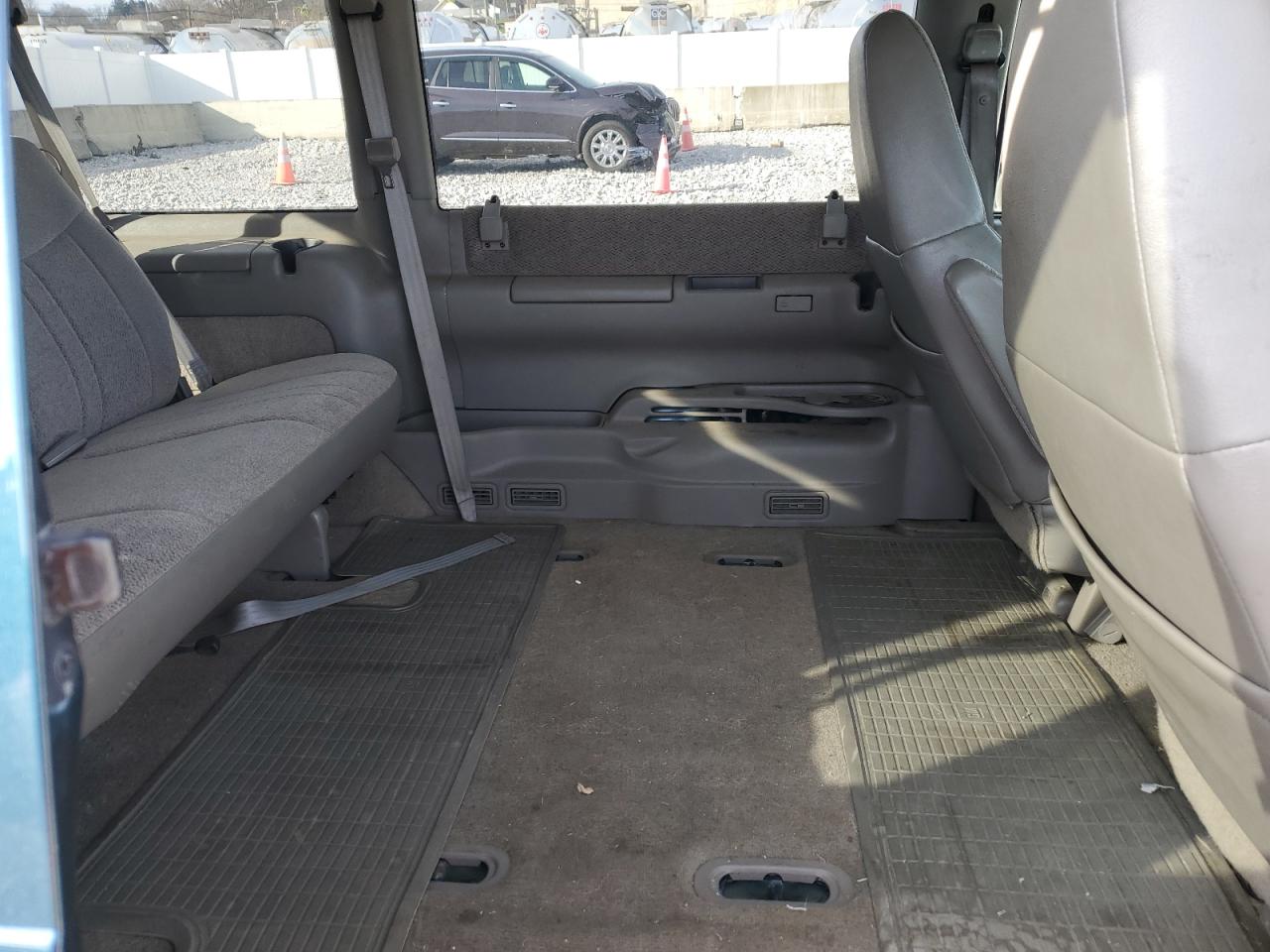 2002 Chevrolet Astro - Image 11