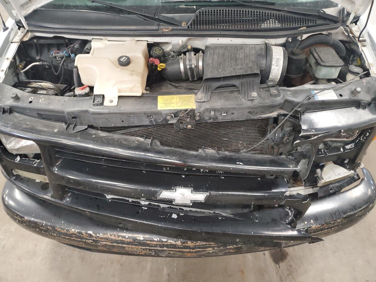 2002 Chevrolet Express - Image 11