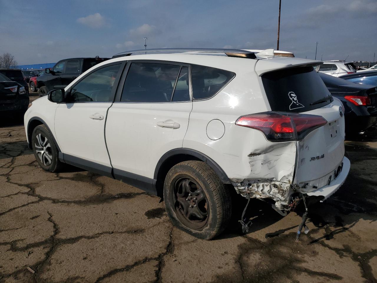 JTMBFREV3HJ133986 2017 TOYOTA RAV 4 - Image 2