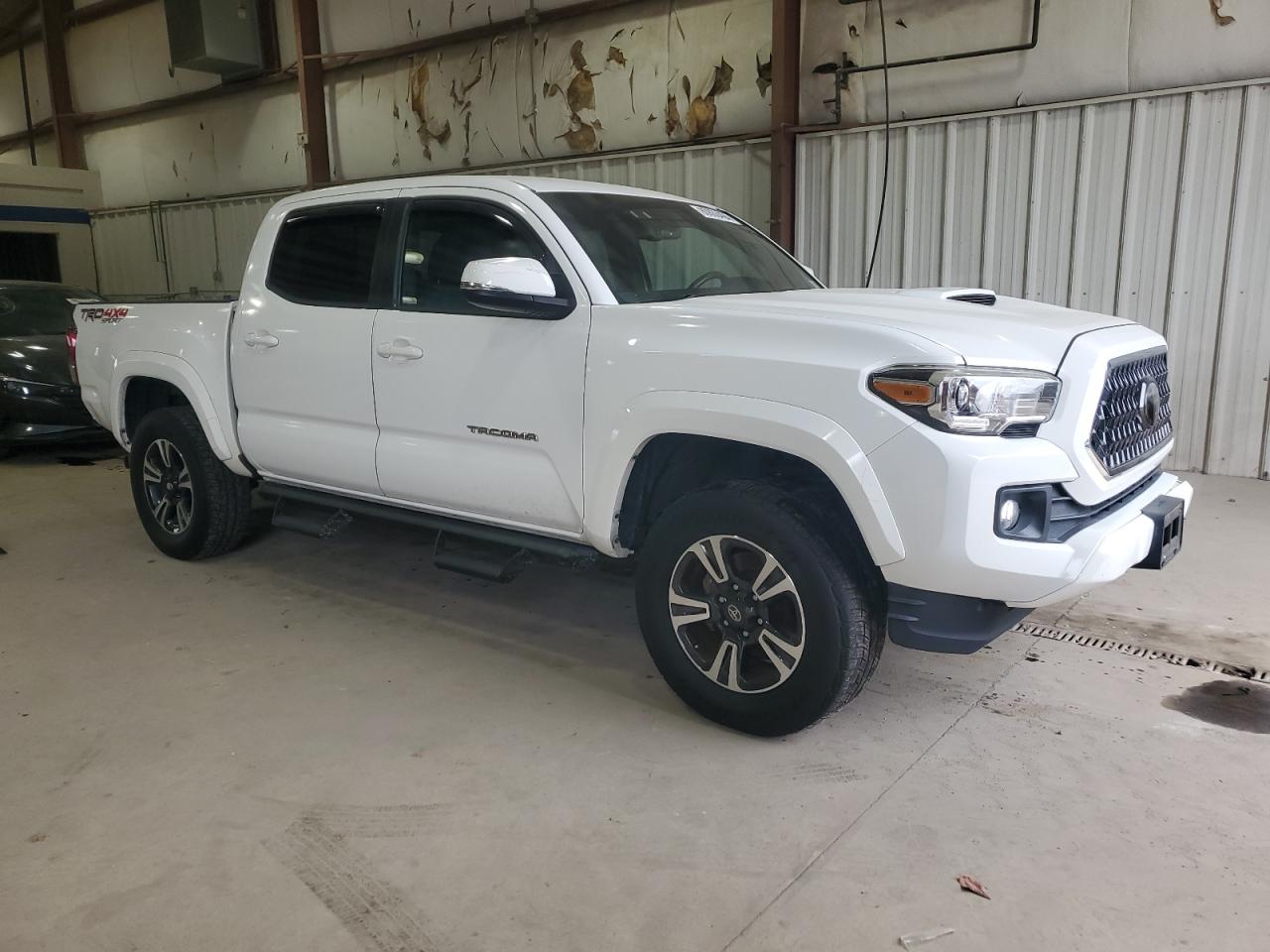 VIN 5TFCZ5AN3JX156651 2018 TOYOTA TACOMA no.4