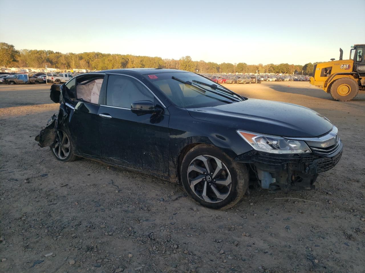 VIN 1HGCR2F80HA161127 2017 HONDA ACCORD no.4