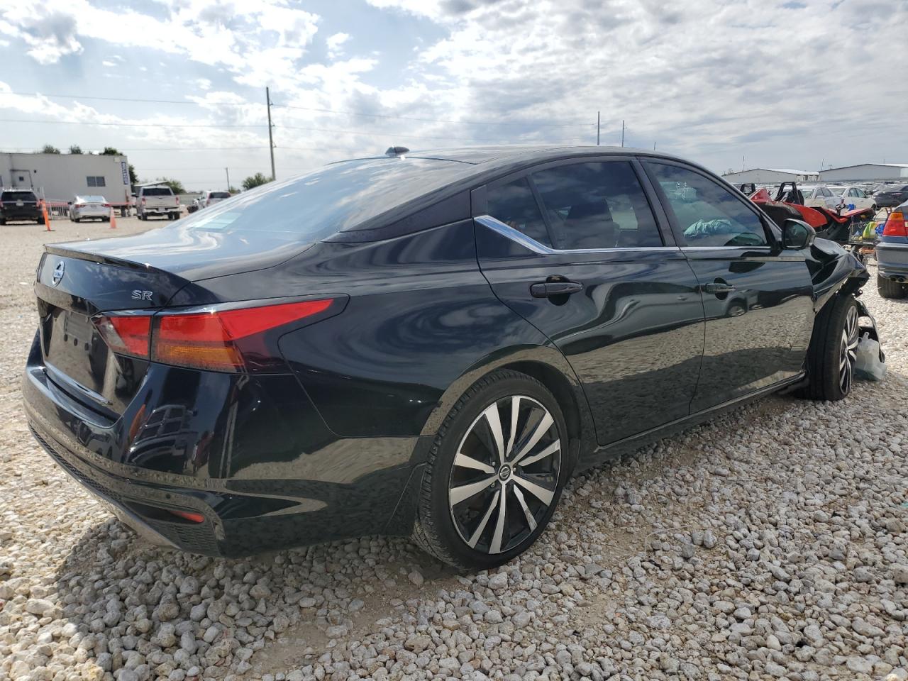 2020 Nissan Altima - Image 3