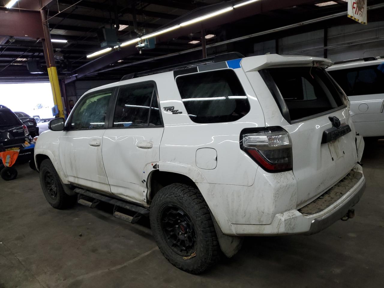 VIN JTEBU5JR7K5634107 2019 TOYOTA 4RUNNER no.2