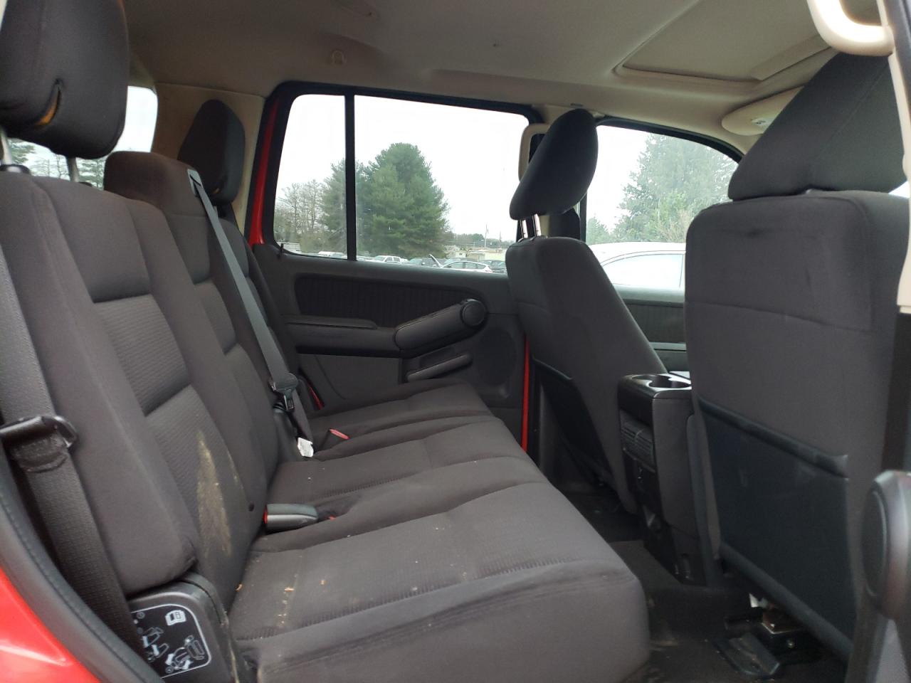 2010 Ford Explorer - Image 11