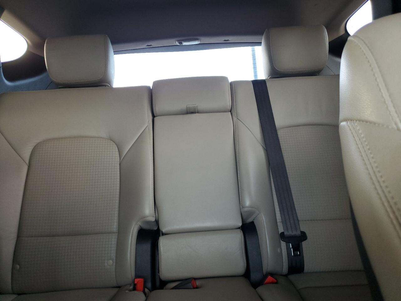2013 Hyundai Santa Fe - Image 10