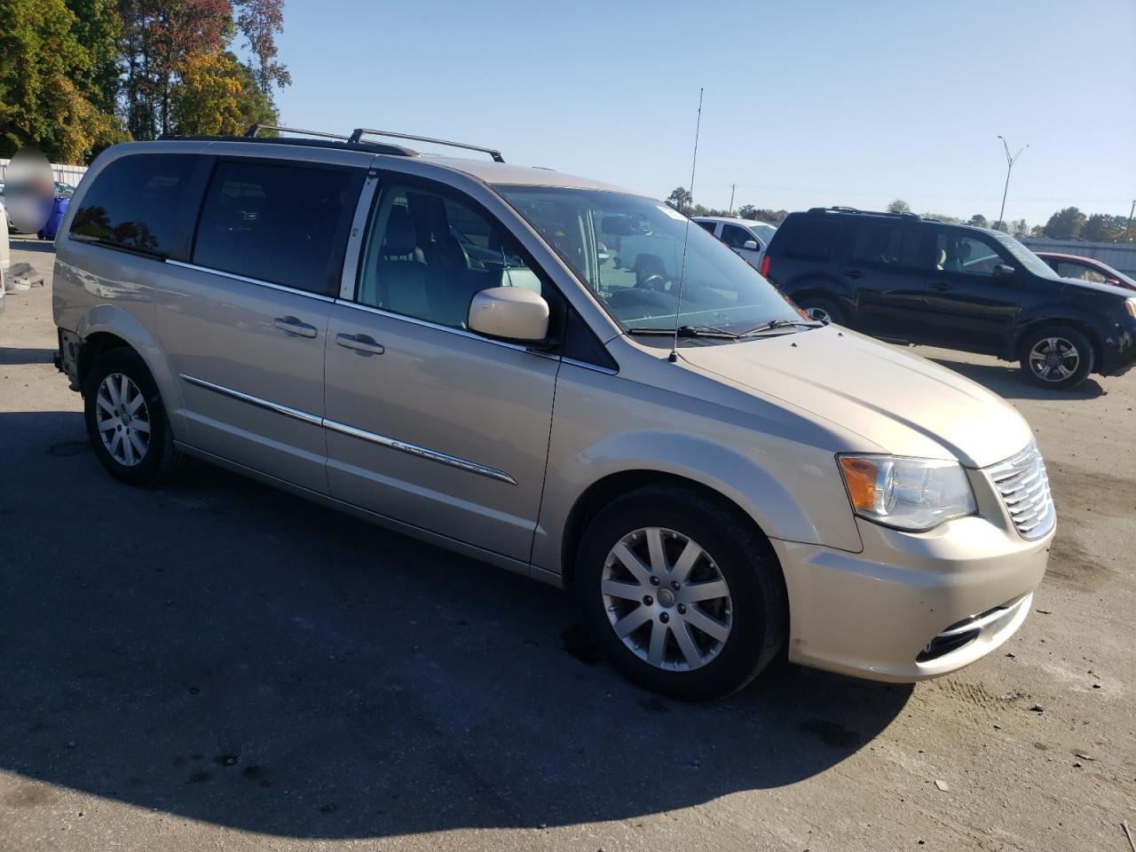 2015 Chrysler Town & Country - Image 4