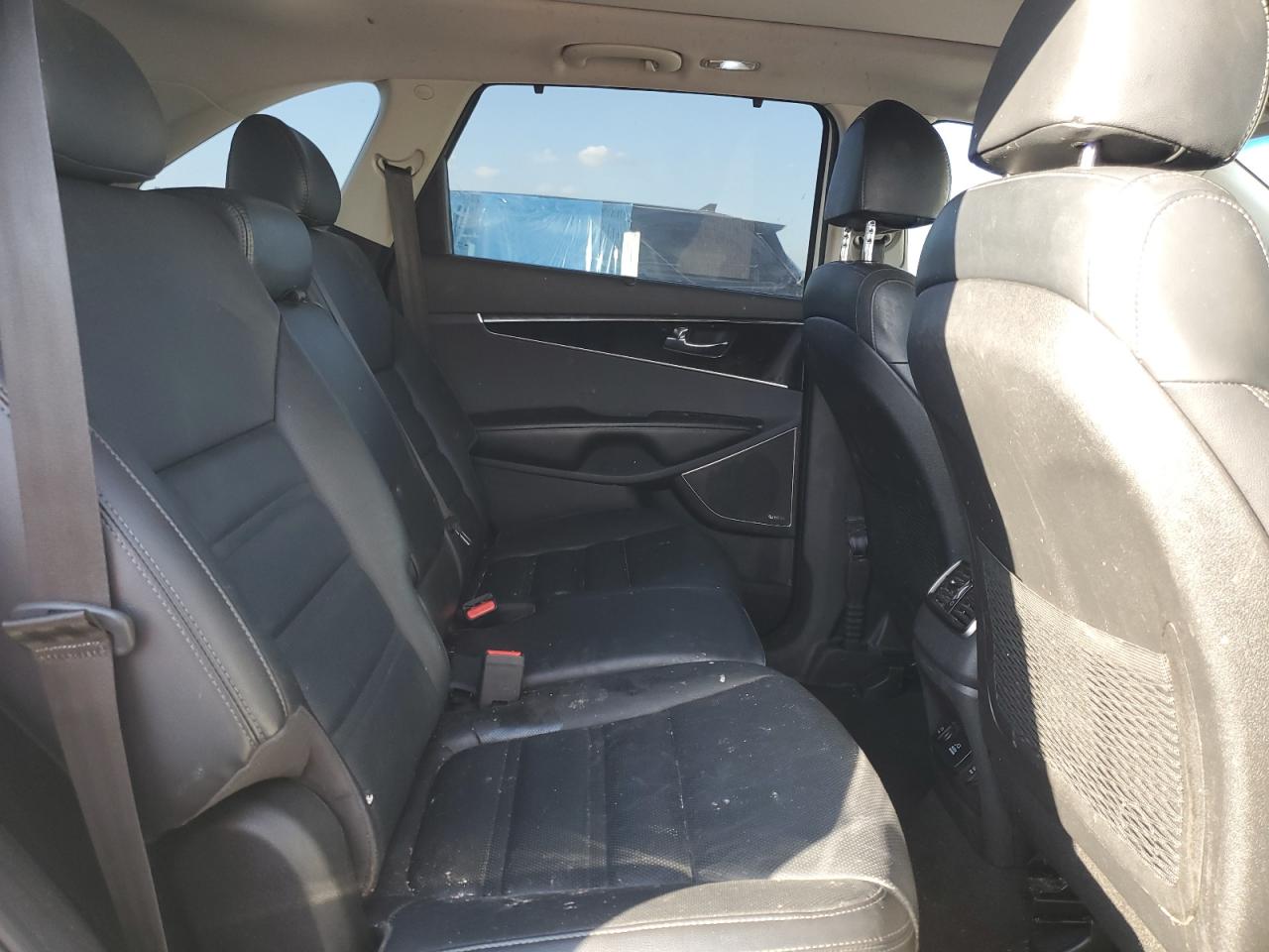 2018 Kia Sorento - Image 11