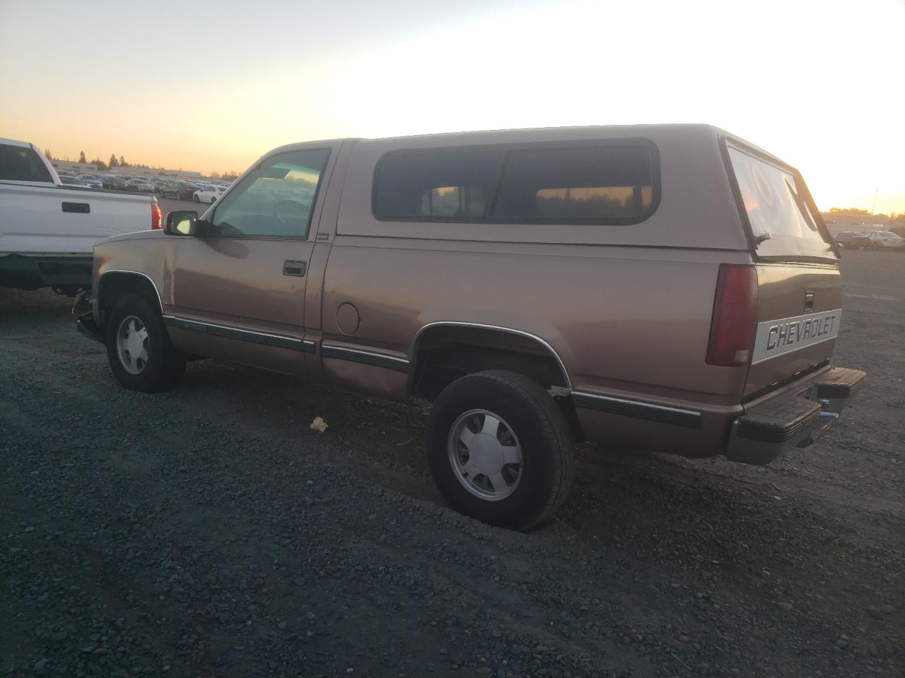 1996 Chevrolet GMT-400 - Image 2