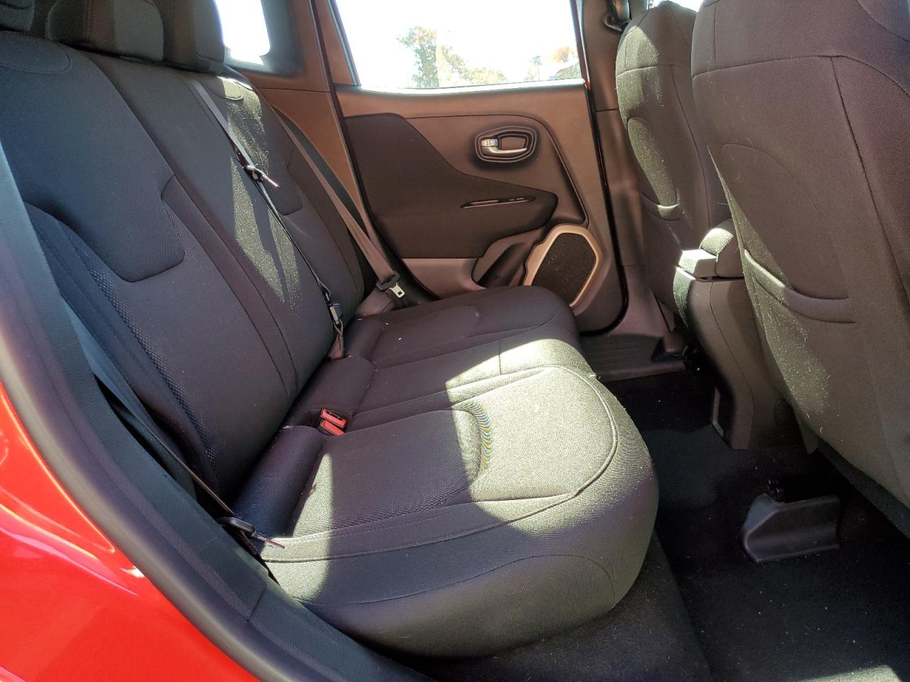 2017 Jeep Renegade - Image 11