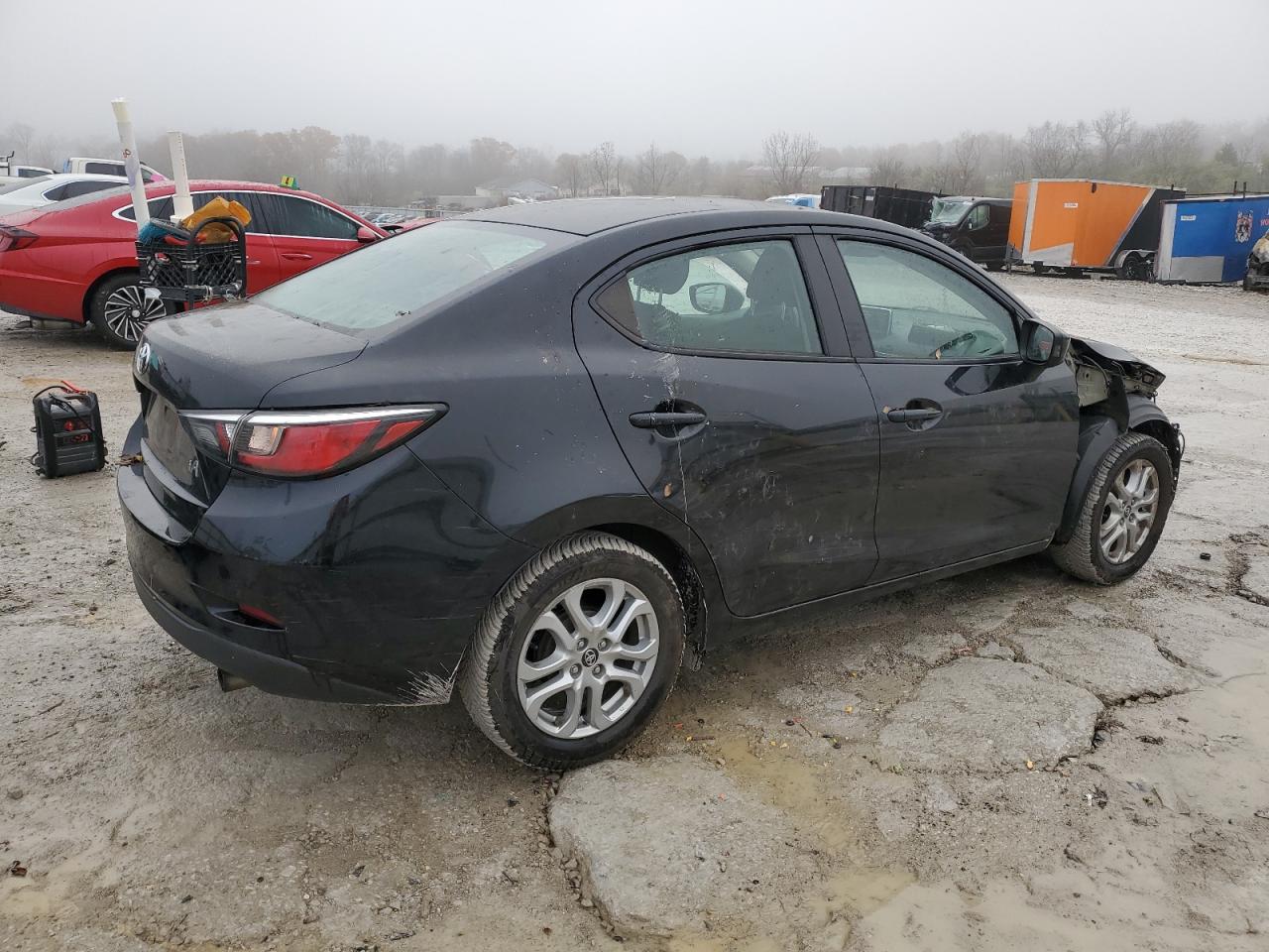 VIN 3MYDLBYV7HY178723 2017 TOYOTA YARIS no.3