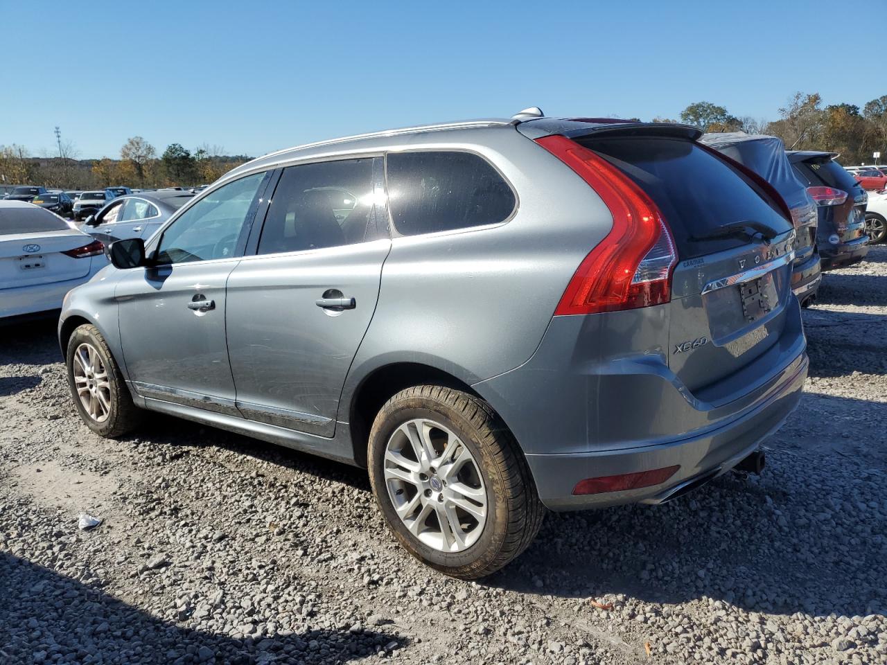 2016 Volvo XC60 - Image 2