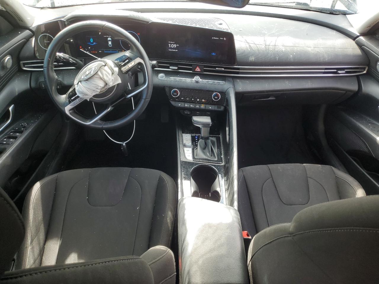 2023 Hyundai Elantra - Image 8