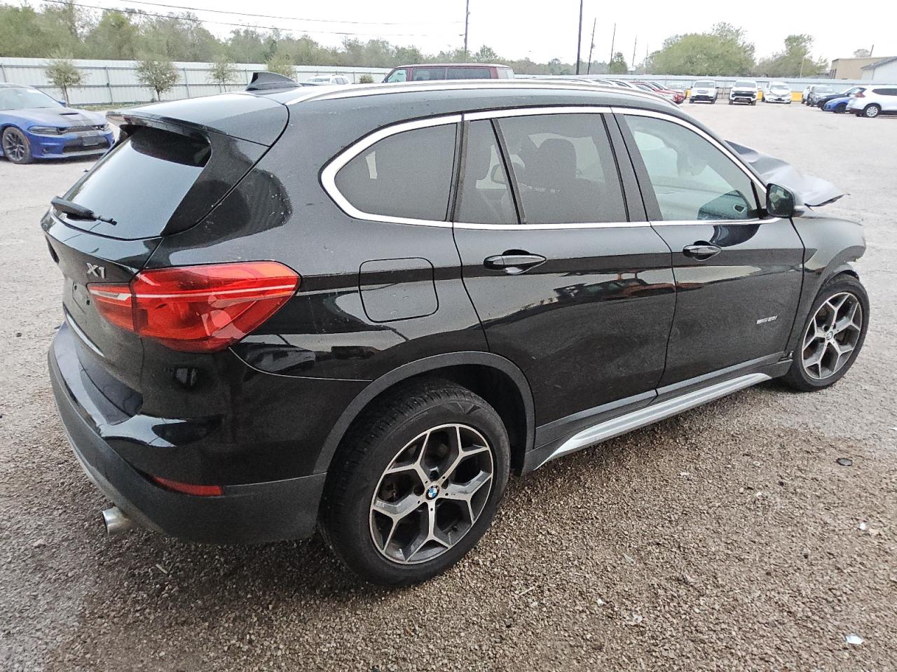 VIN WBXHU7C35H5H36118 2017 BMW X1 no.3