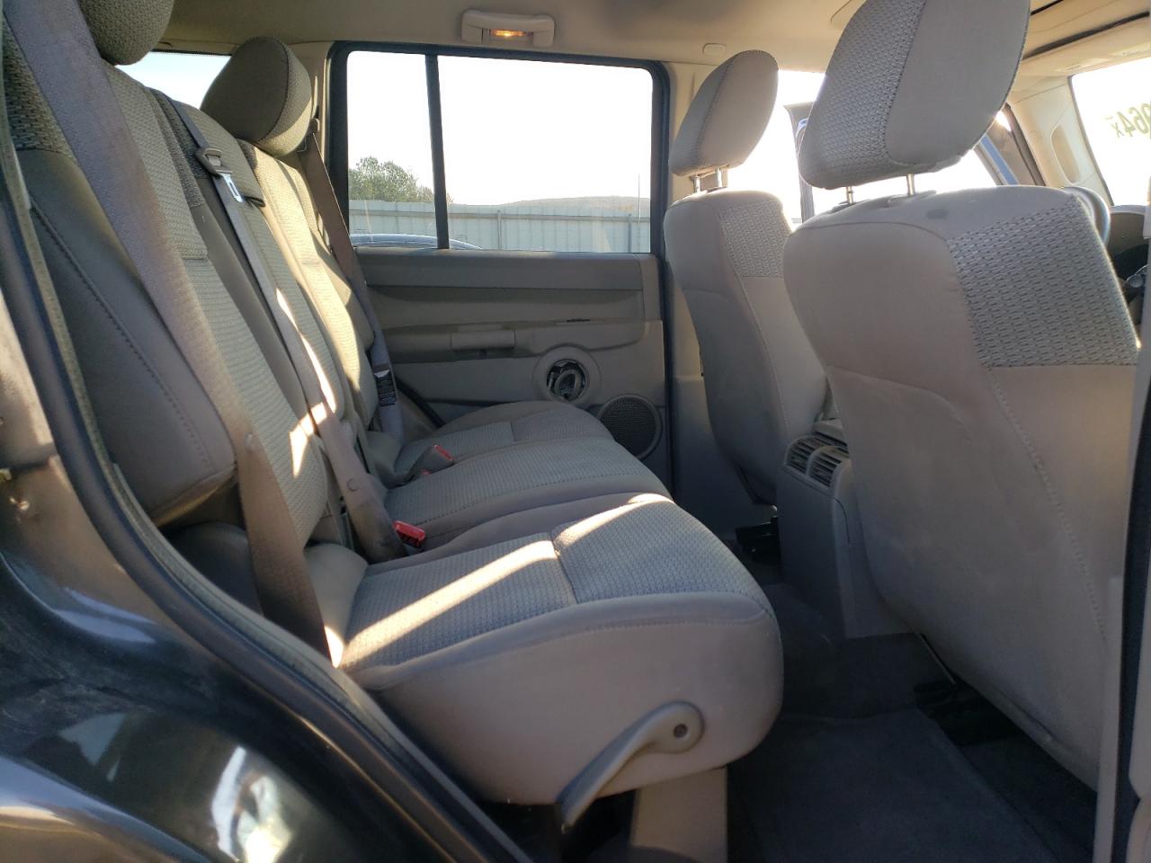 2006 Jeep Commander - Image 11