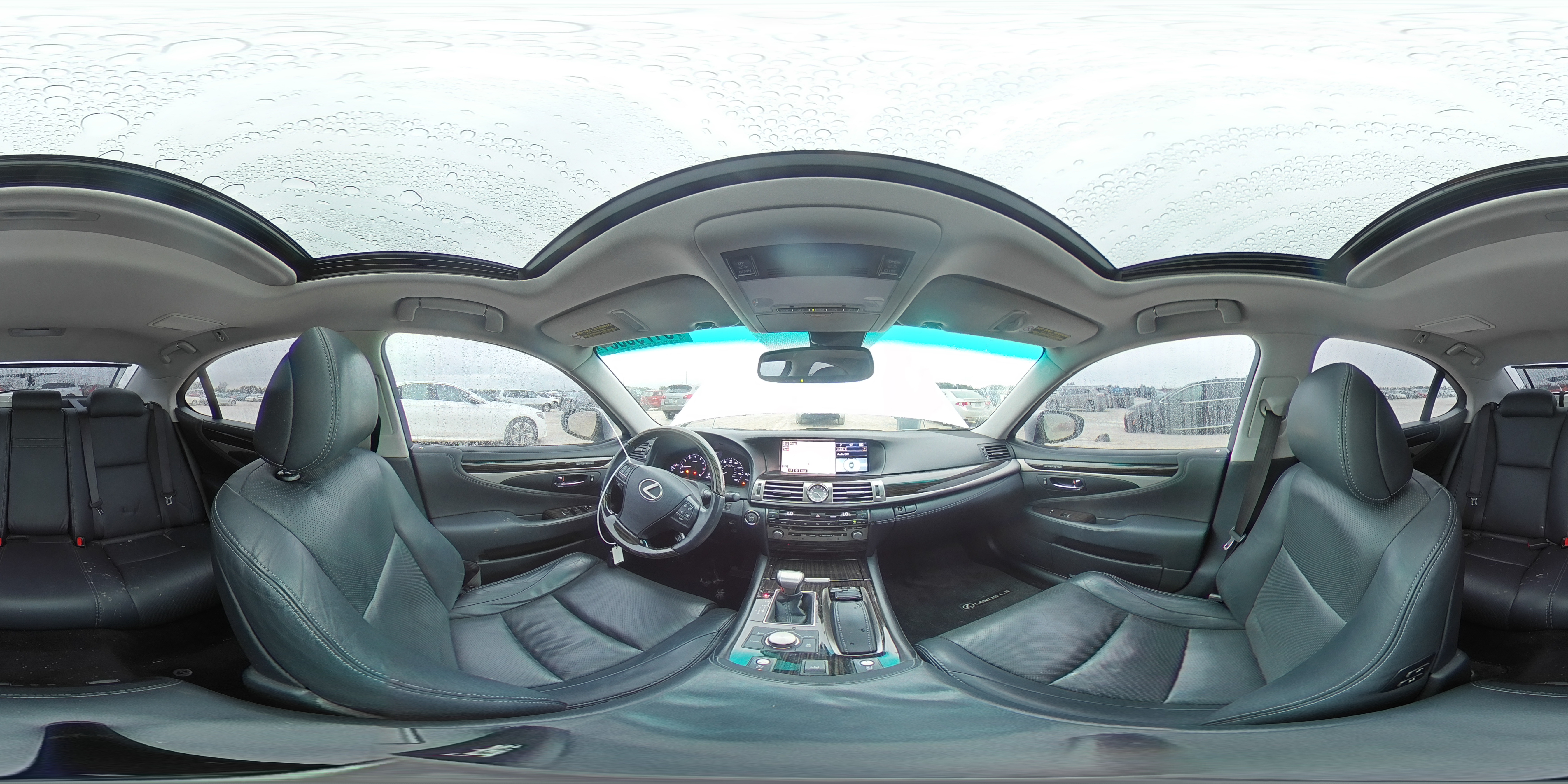 2015 Lexus LS - Image 12
