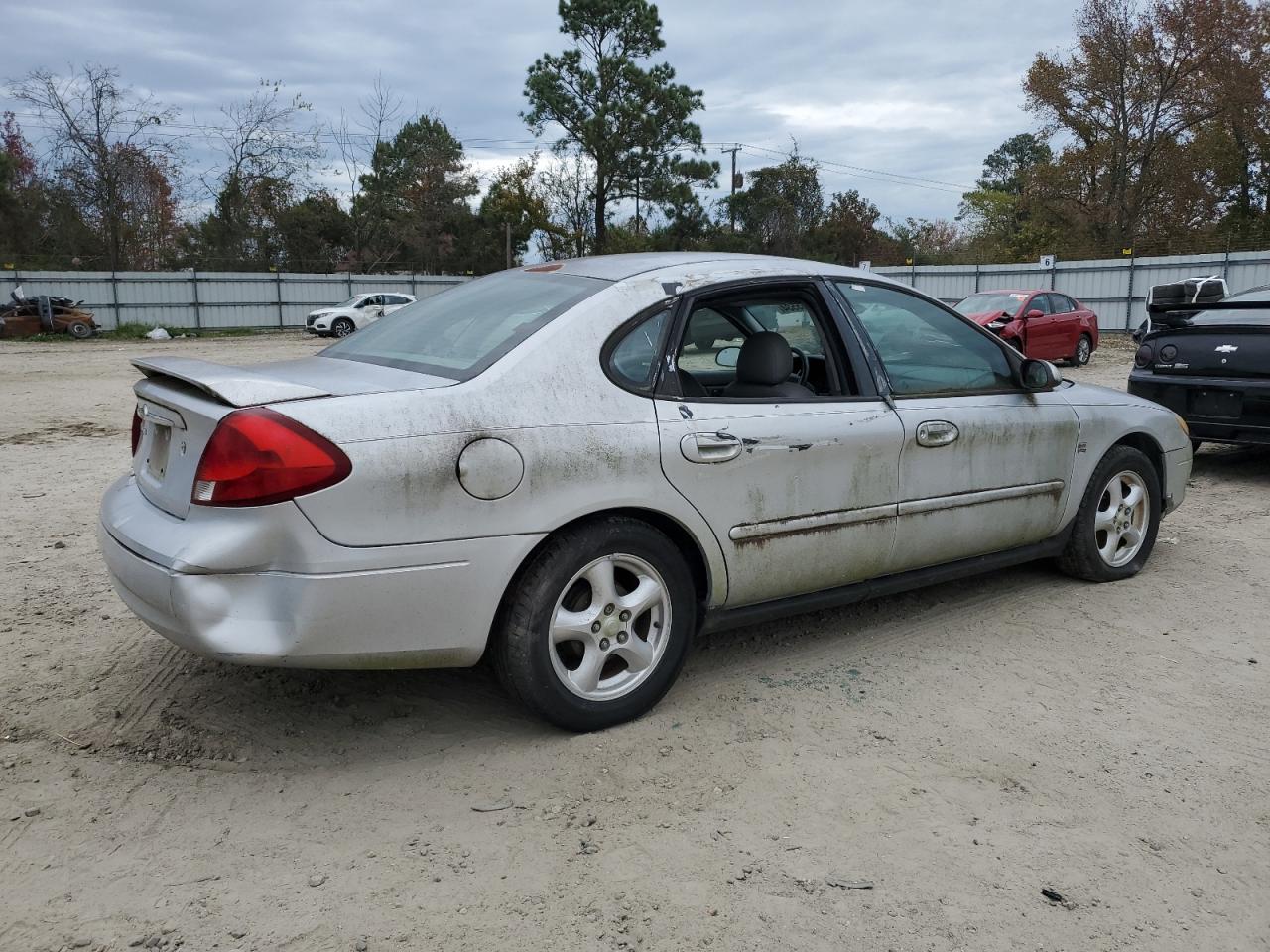 2002 Ford Taurus - Image 3