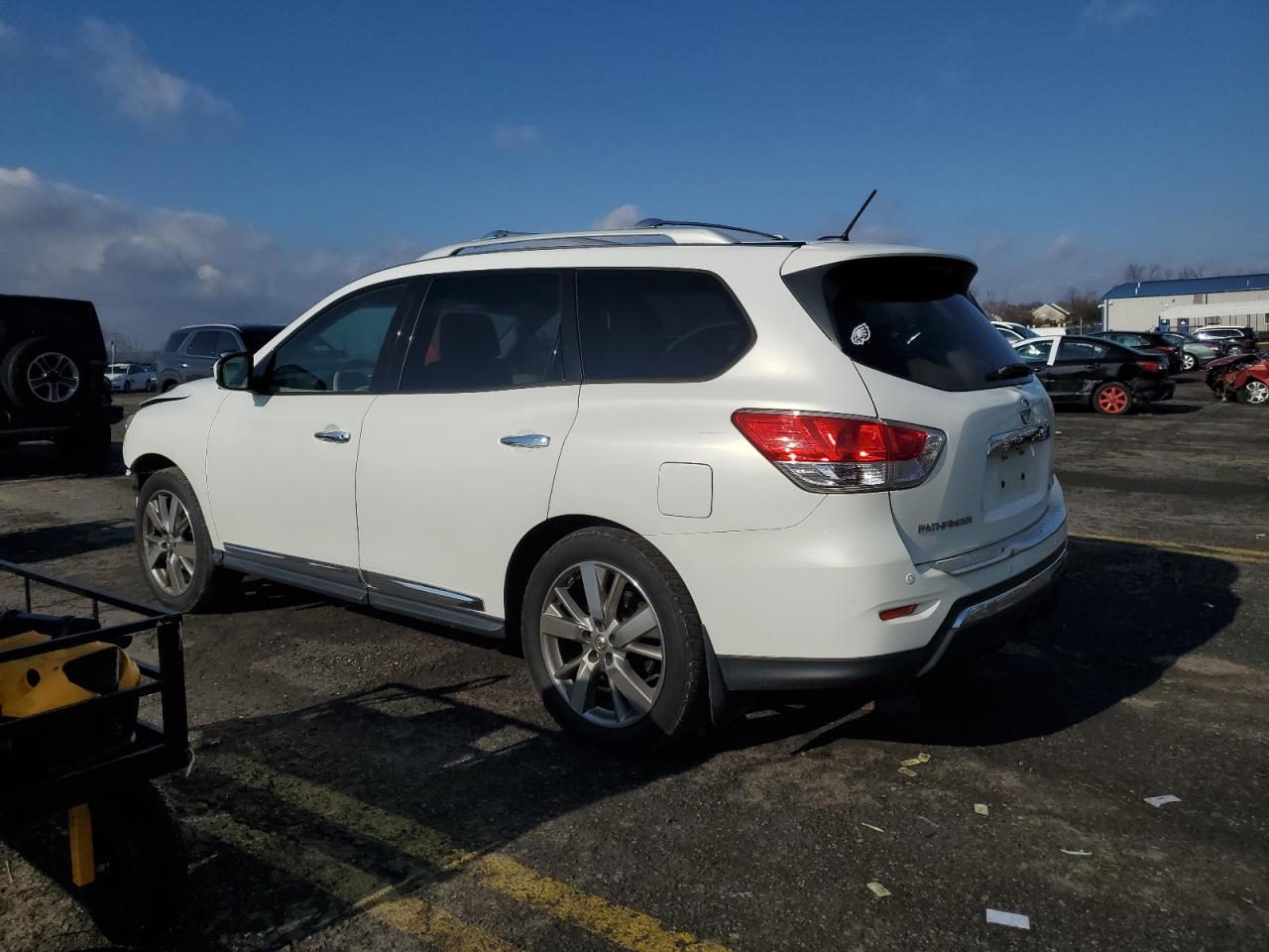 2014 Nissan Pathfinder - Image 2