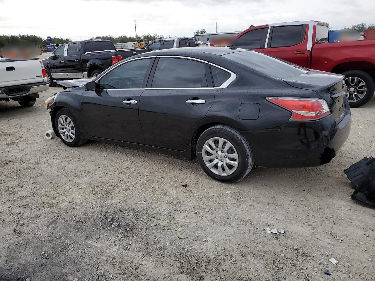 2015 Nissan Altima - Image 2