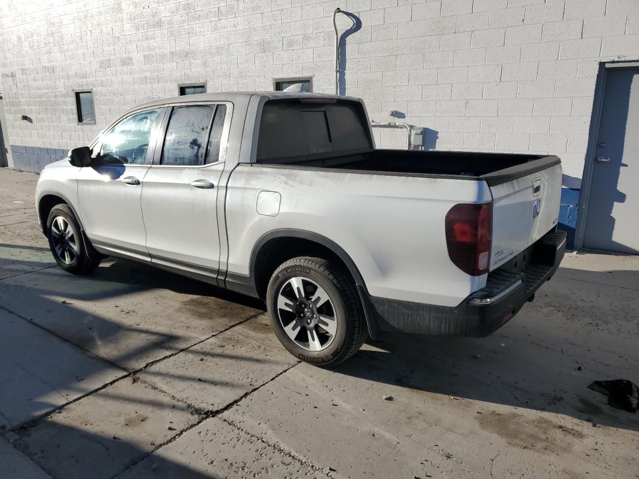 2020 Honda Ridgeline - Image 2