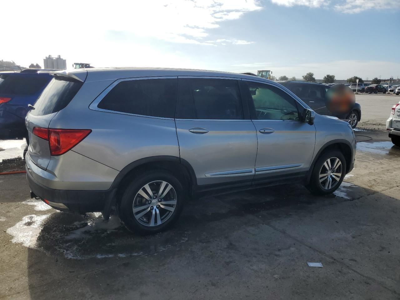 2017 Honda Pilot - Image 3