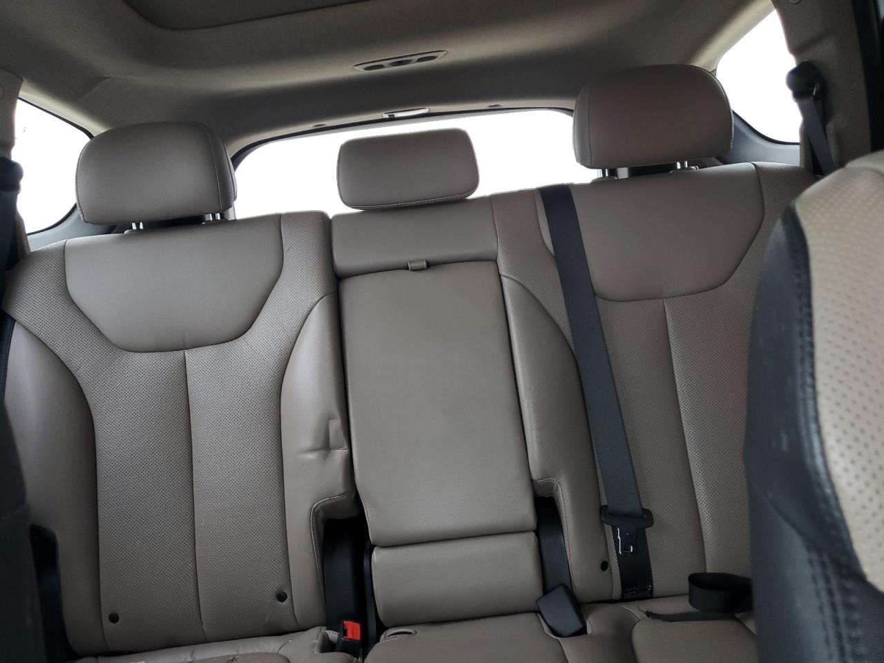 2020 Hyundai Santa Fe - Image 10