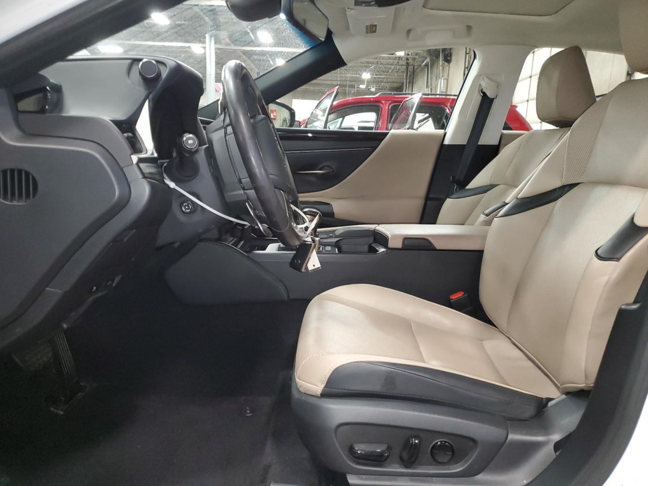 2019 Lexus ES - Image 7