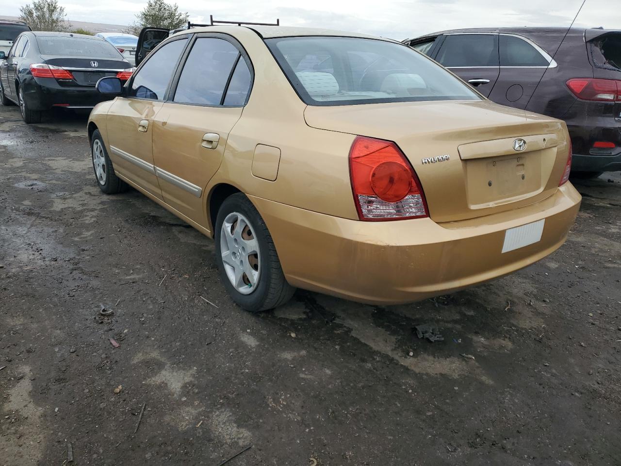 2004 Hyundai Elantra - Image 2