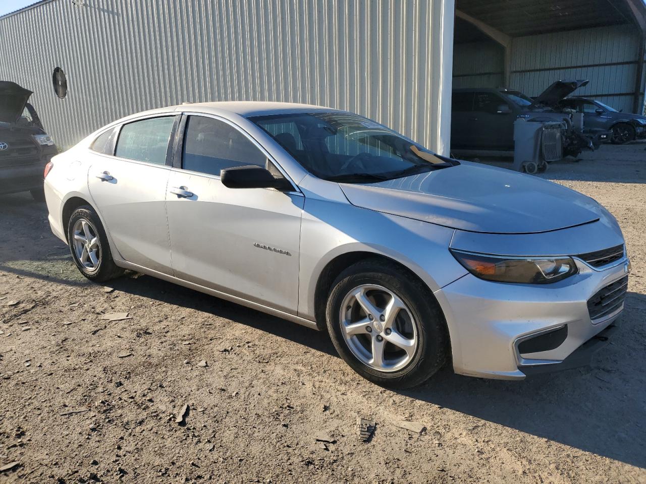 2016 Chevrolet Malibu - Image 4