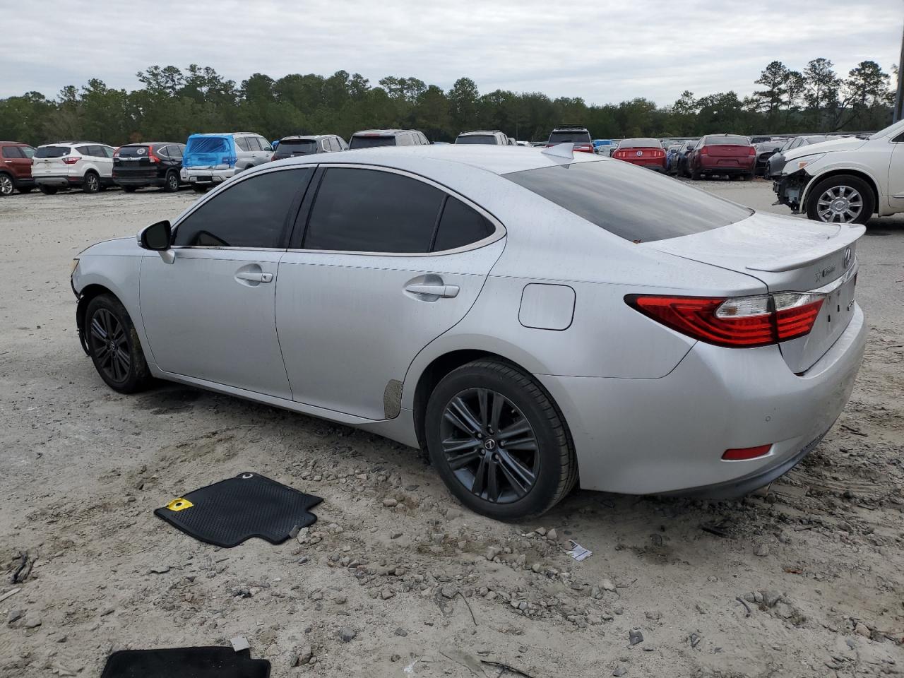 2015 Lexus ES - Image 2