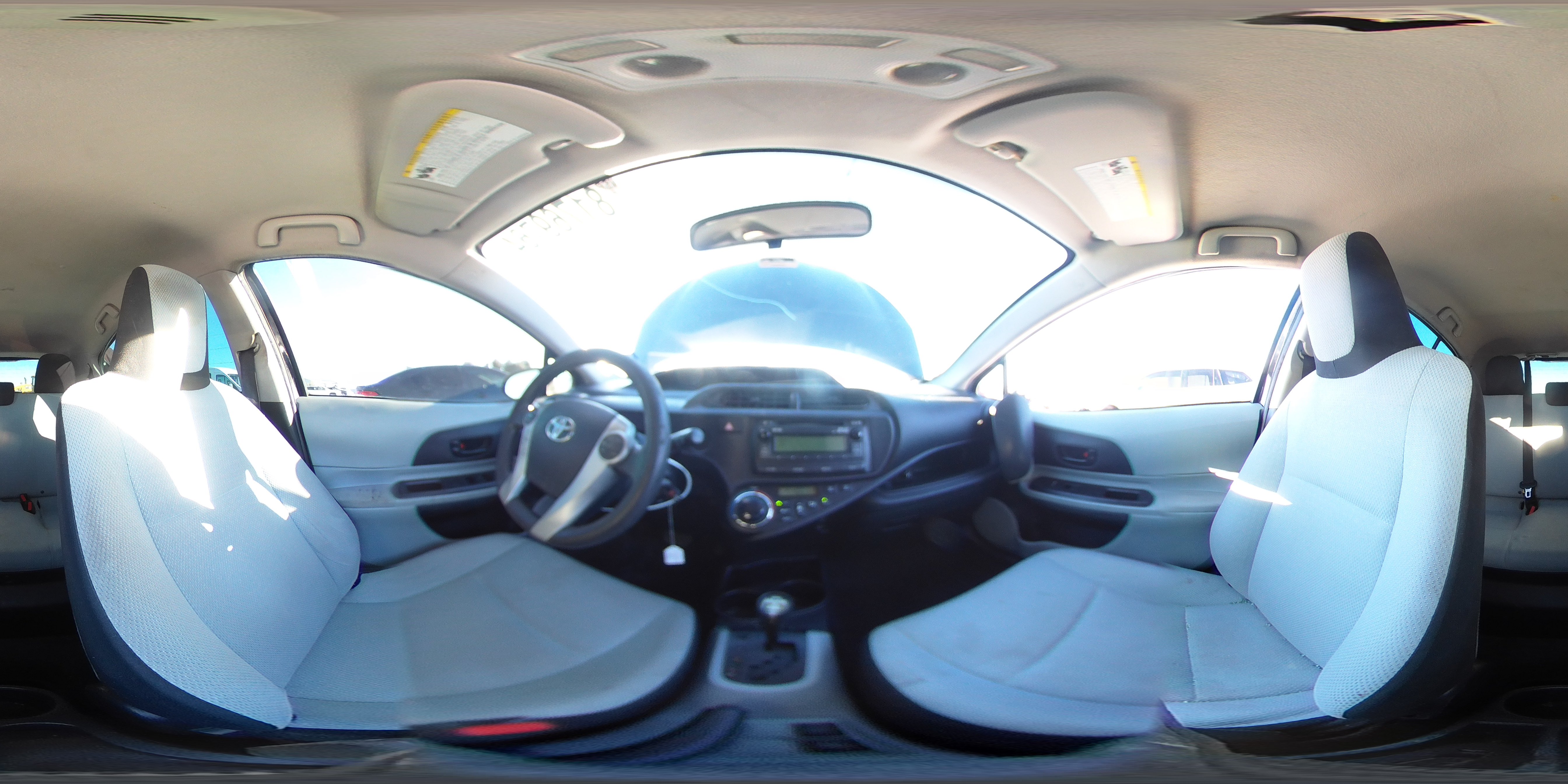 2014 Toyota Prius - Image 12