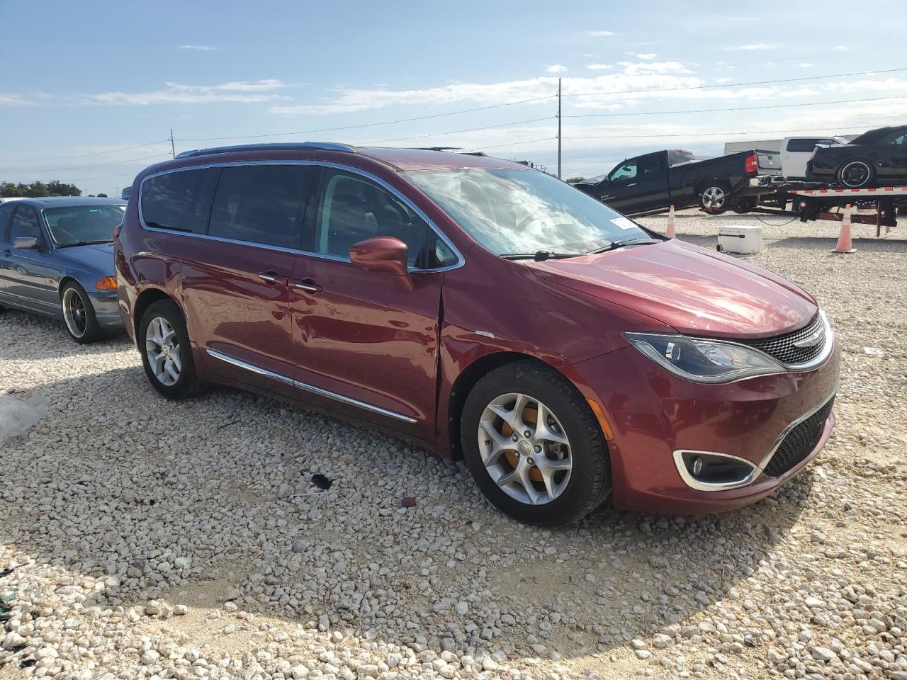 2017 Chrysler Pacifica - Image 4