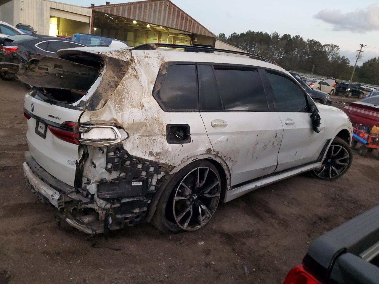 2022 BMW X7 - Image 3