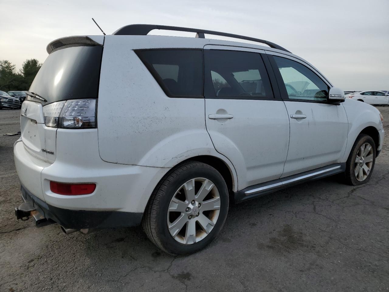 2010 Mitsubishi Outlander - Image 3