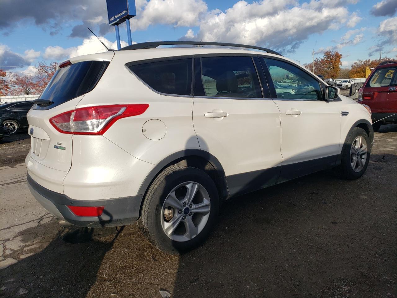 VIN 1FMCU0GX2FUC34304 2015 FORD ESCAPE no.3