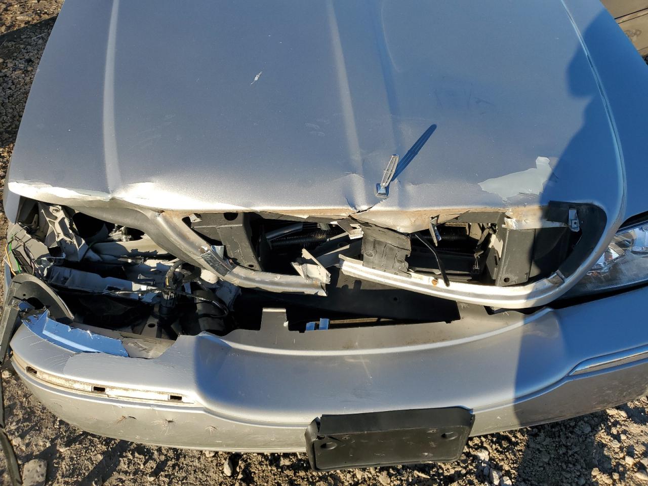 2007 Lincoln Town Car - Image 11