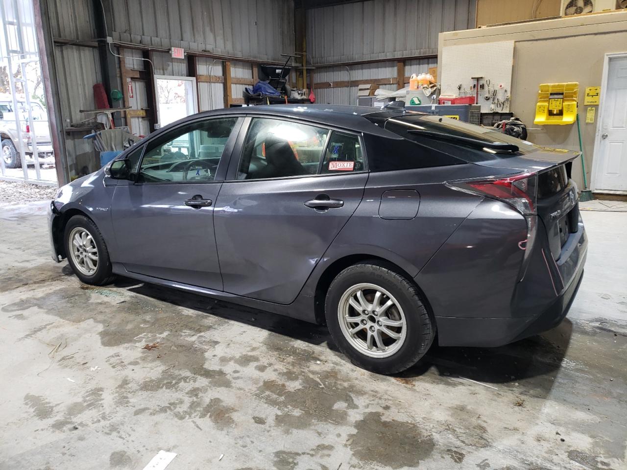 2016 Toyota Prius - Image 2