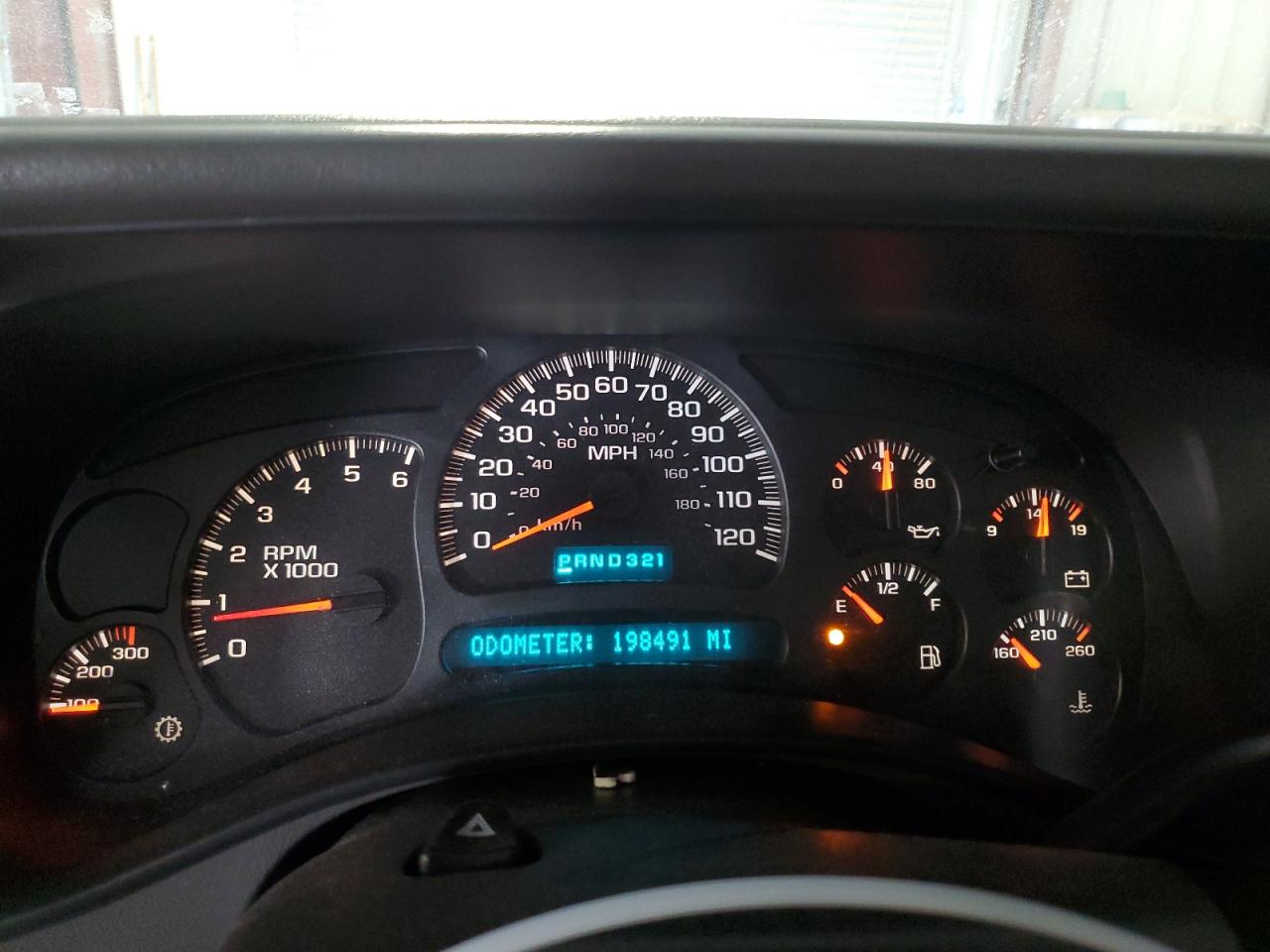 2004 Chevrolet Silverado - Image 9