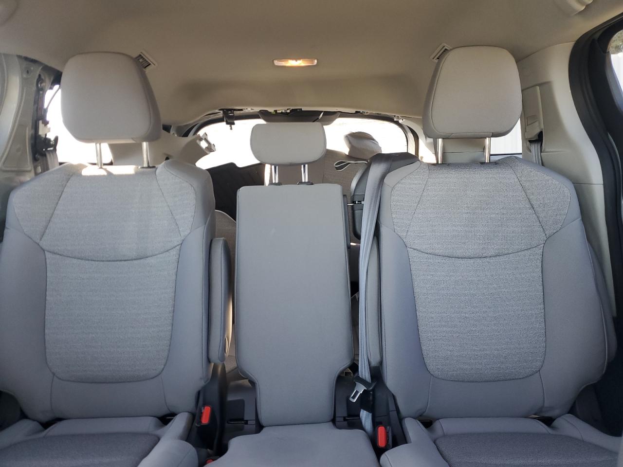 2021 Toyota Sienna Le VIN: 5TDKRKEC5MS031518 Lot: 81597184
