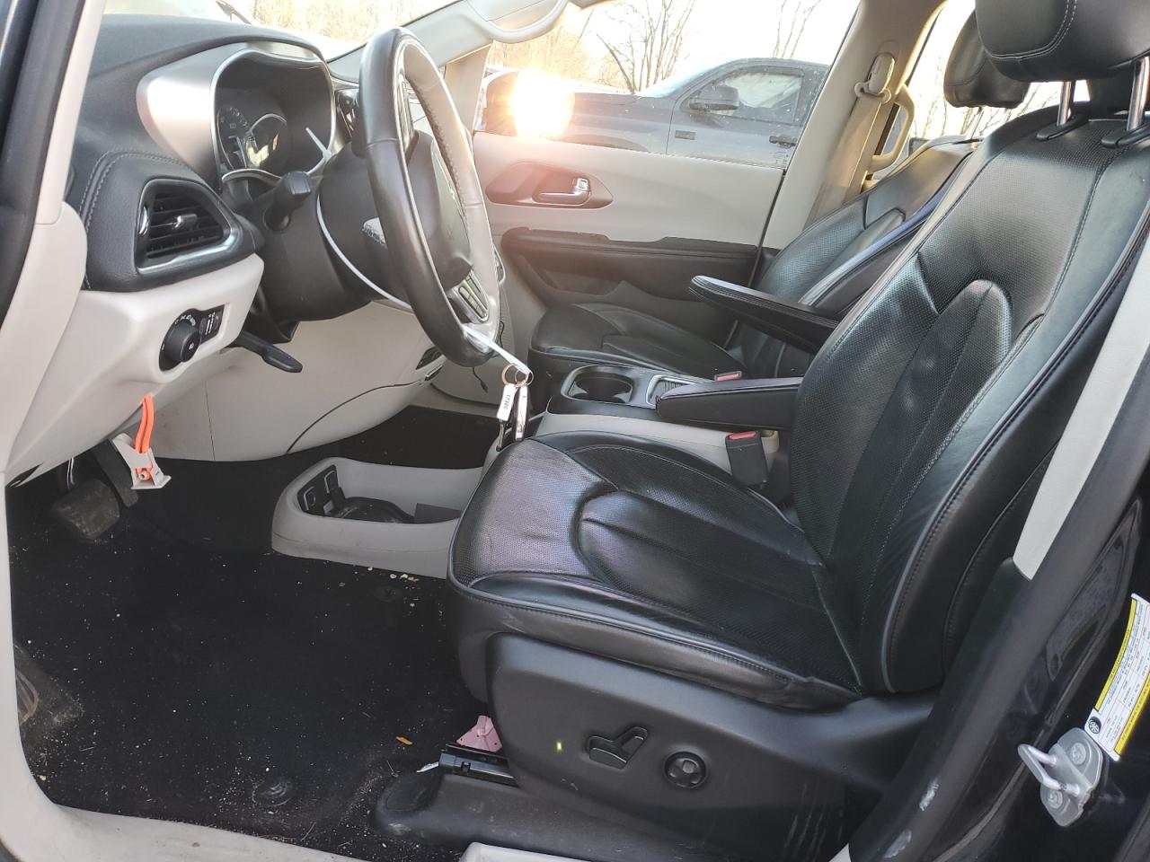 2019 Chrysler Pacifica - Image 7